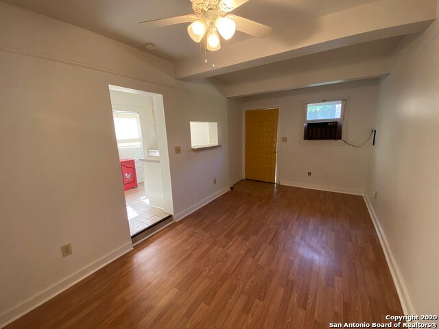 Foto del edificio - 247 E Lullwood Ave