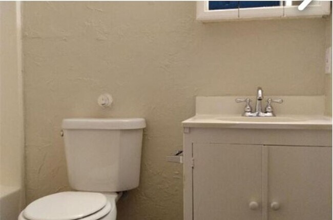 Foto del edificio - Cozy 2 Bed, 2 Bath Home in Vibrant Old Eas...