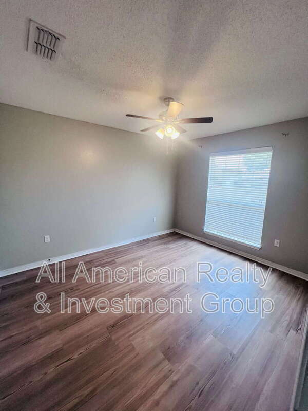 Building Photo - 203 Citadel Ln