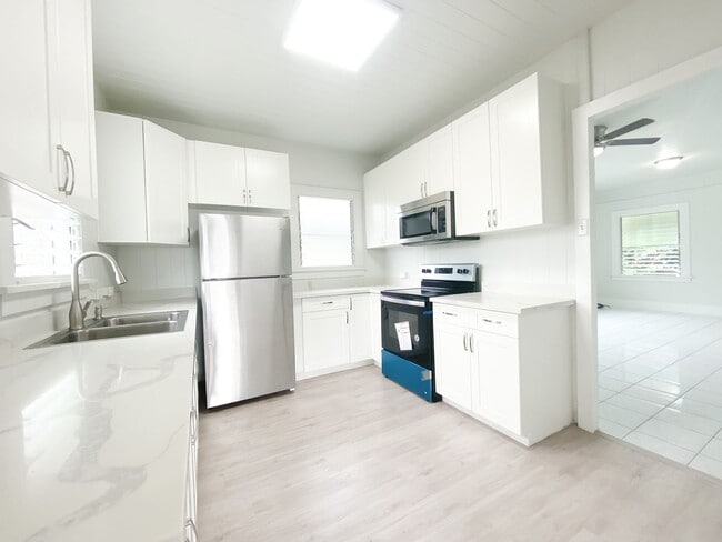 Building Photo - Charming Cottage in McCully - 2 bedroom / ...