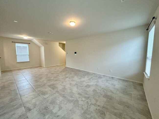 Building Photo - $350 OFF FIRST MONTH'S RENT IF MOVED IN BY...