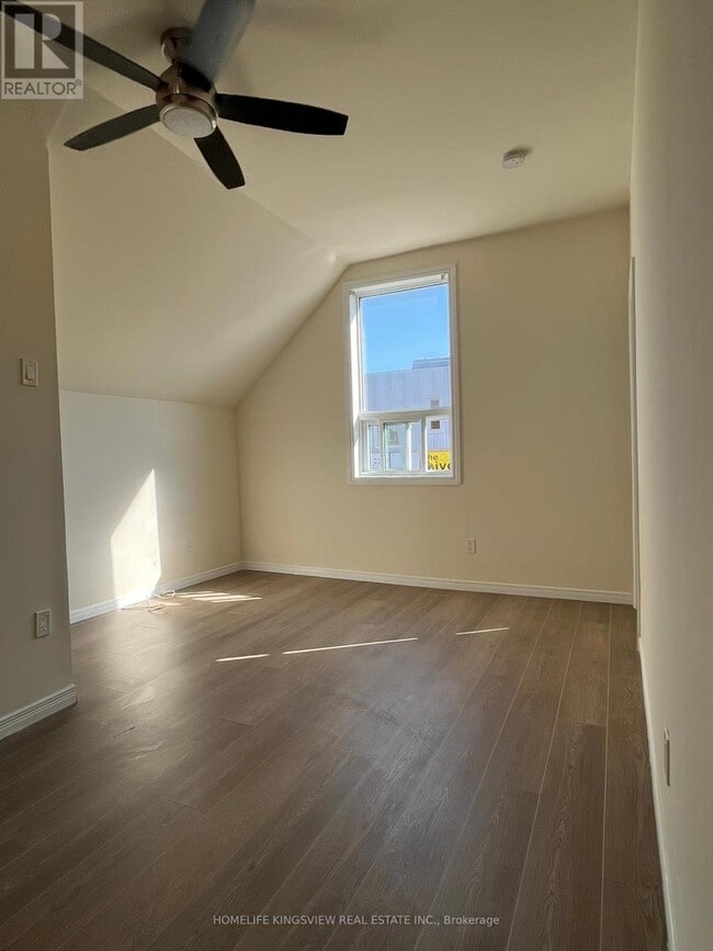 Building Photo - 647 Talbot St