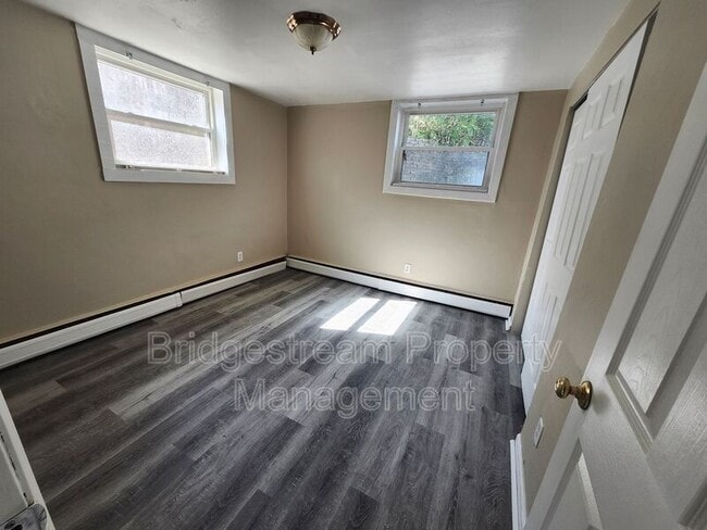 Building Photo - 413 Briarwood Ave