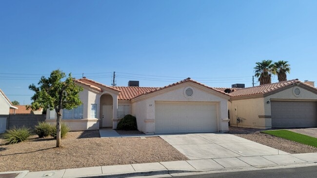 Building Photo - 319 Mulberry Glen Dr