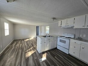 Building Photo - 1325 Wenlon Dr