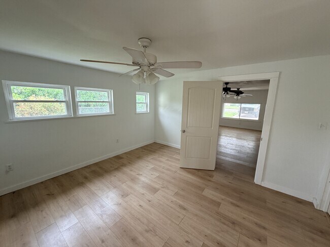 Foto del edificio - 421 N Archer St