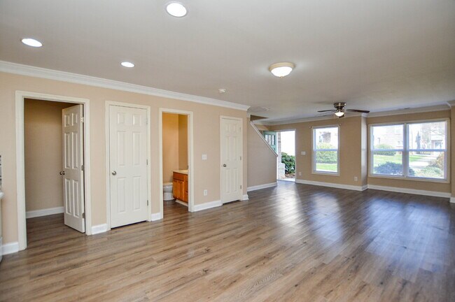 Foto del edificio - Downtown Walkable Townhome | 3 Bed | 2 Bath | $1,750