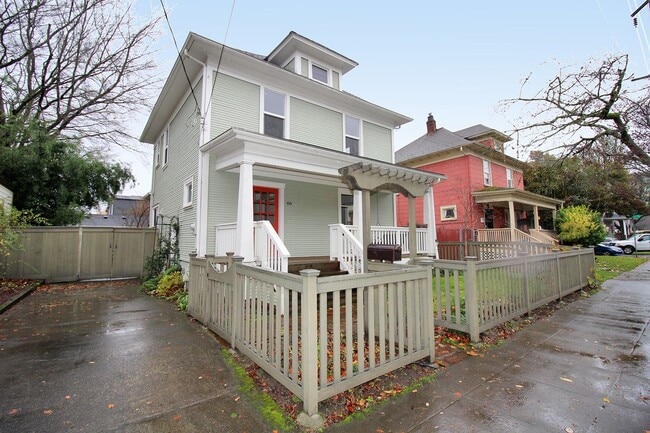 Building Photo - Beautiful and Classic 1907 Foursquare Port...