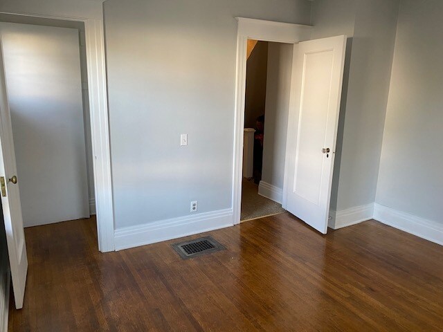 Building Photo - 1266 Park Ave