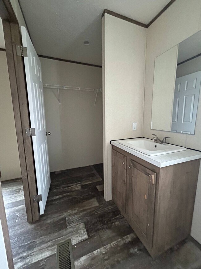 Building Photo - 575 Payne Creek Est