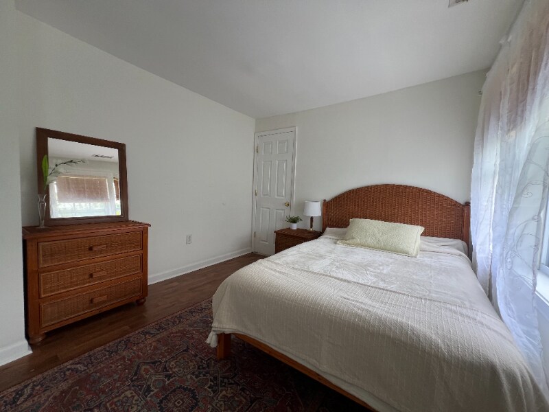 Foto principal - 2400 Perry St