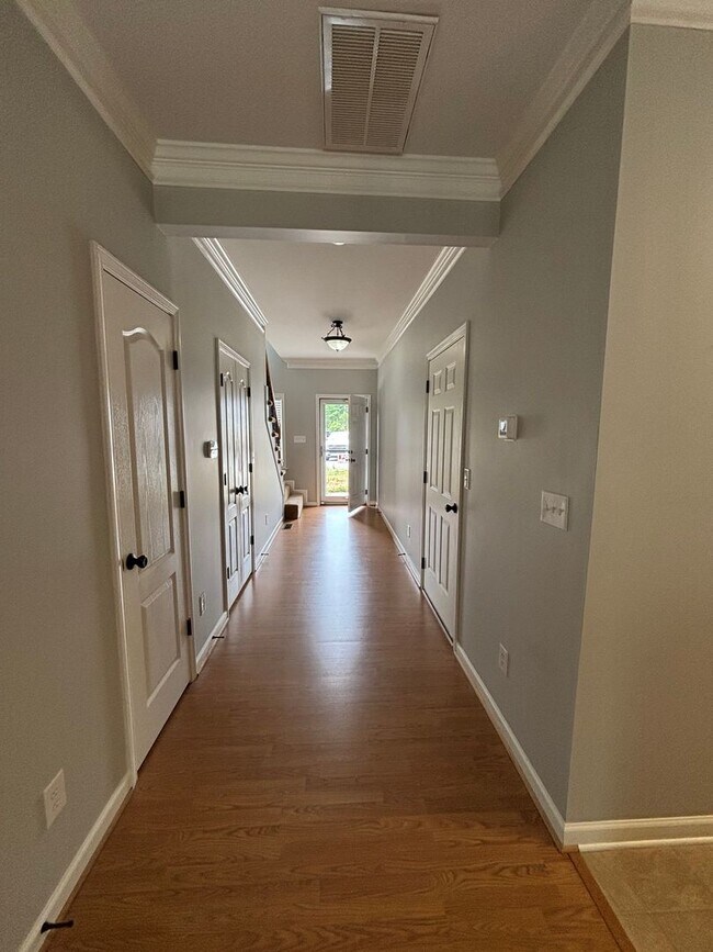 Building Photo - Charming Townhome in Clemmons