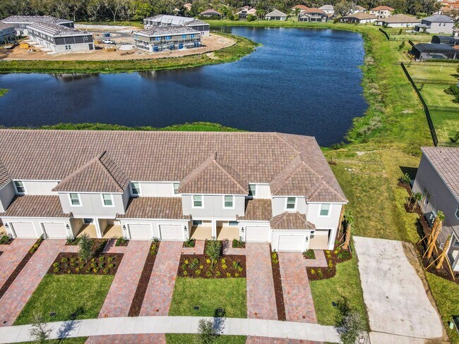 Building Photo - AVAILABLE NOW! 3/2.5 Townhome For Rent in Bellalago!