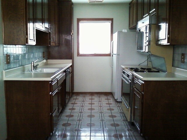 Kitchen - 1827 Greenfield Ave