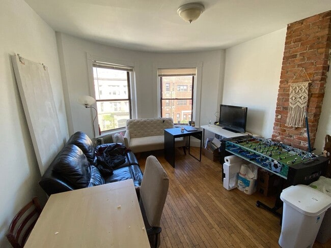 Building Photo - Central Mission Hill Location. Steps from ...
