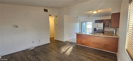 Building Photo - 4904 Vincennes Ct