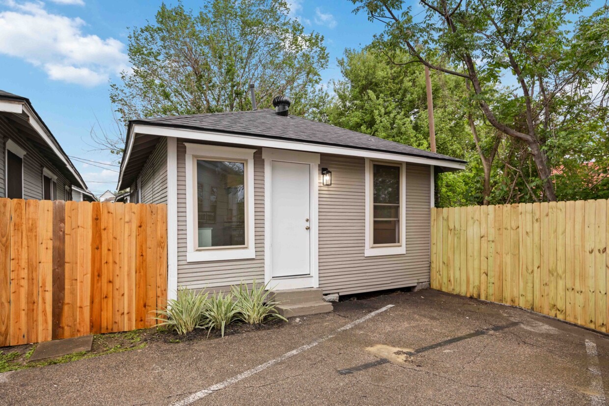 Primary Photo - 3204 1/2 Lyons Ave - 3105 Dittman Ct