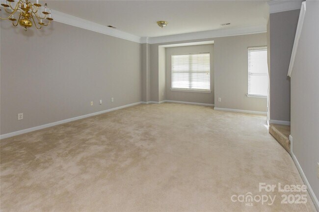 Foto del edificio - 332 Rock Ridge Ln