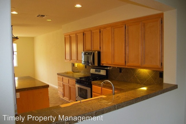 Building Photo - 3 br, 2.5 bath House - 2868 Pearblossom Dr.