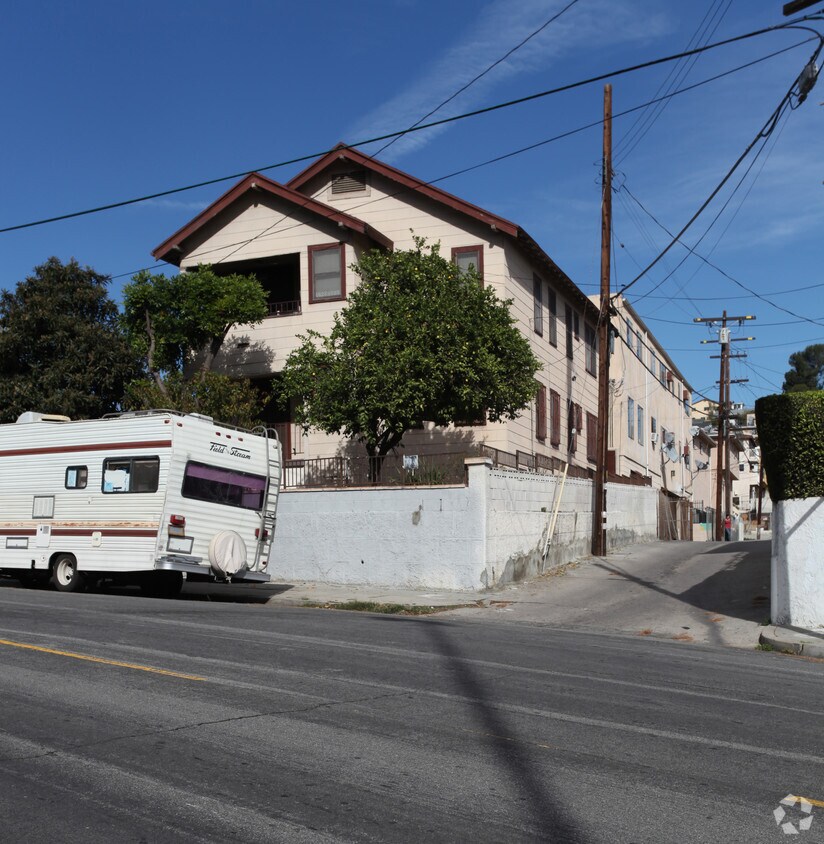 11191121 1/2 Alpine St, Los Angeles, CA 90012 Apartments in Los
