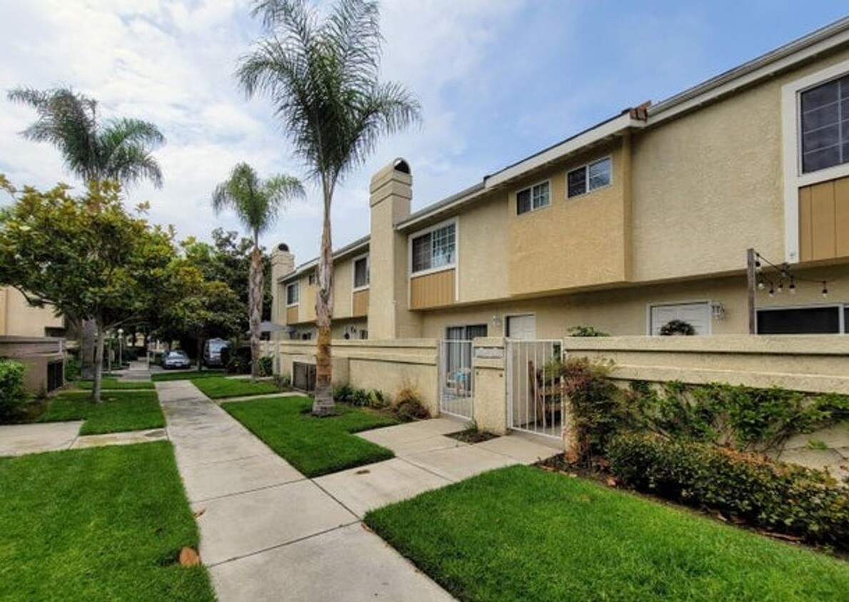 Foto principal - Portofino 2+2 Bedroom Townhouse in Oxnard