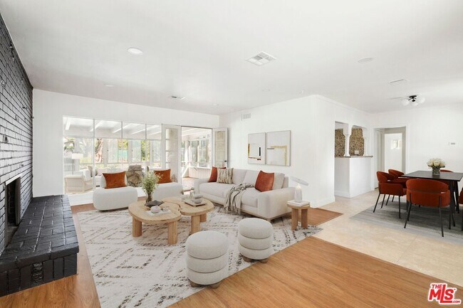 Foto del edificio - 22717 Miranda St