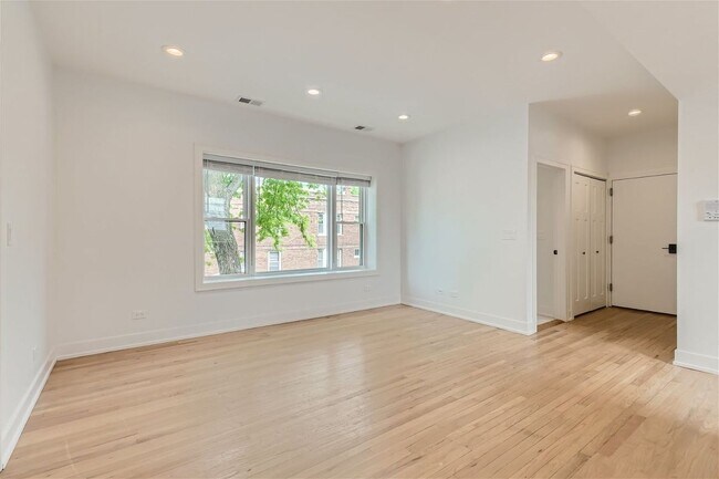 Foto del edificio - 2604 N Springfield Ave