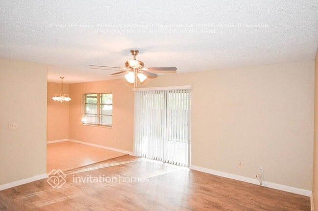 Building Photo - 1030 Oakwood Dr