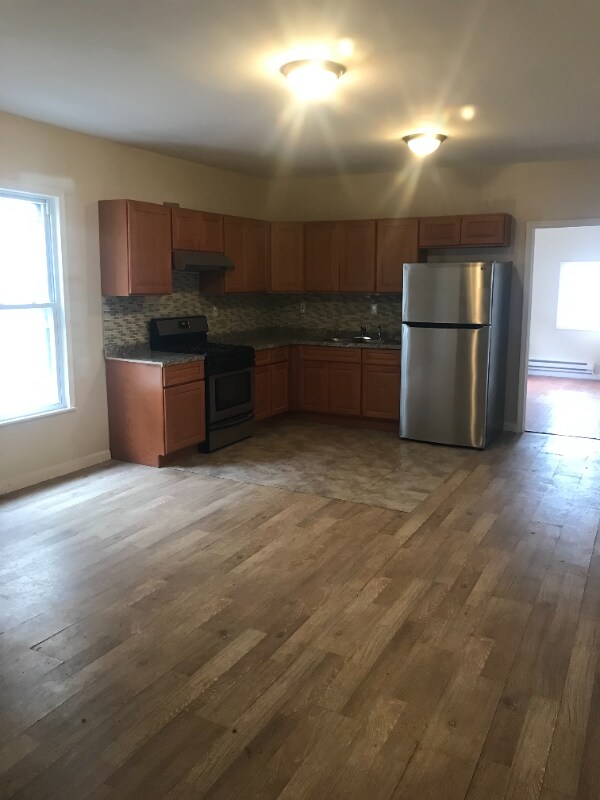 719 Roberts St, Utica, NY 13502 Room for Rent in Utica, NY