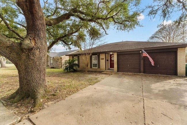Building Photo - 1705 Capri Ln