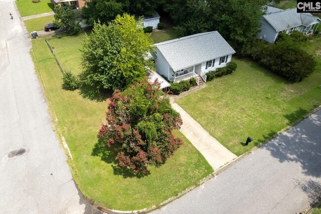 Building Photo - 140 Meadow Wood Dr