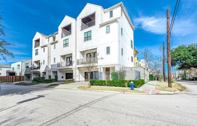 Building Photo - 5604 Venice St