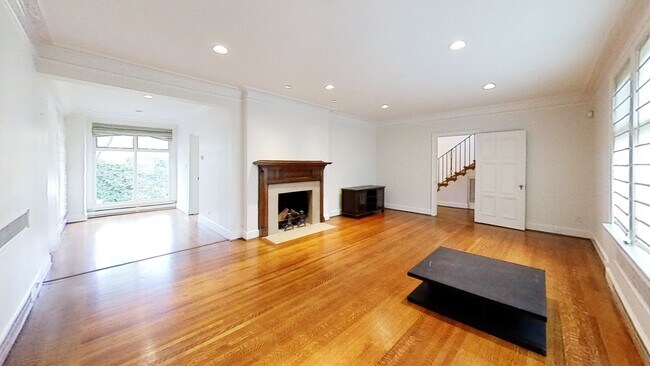 Building Photo - 5549 Cypress St