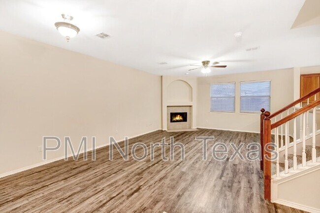 Foto del edificio - 16264 Red River Ln