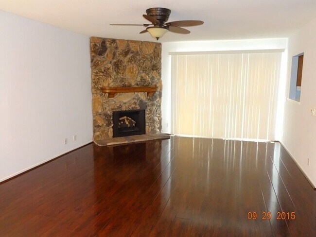 Foto del edificio - 7818 Hampton Ln