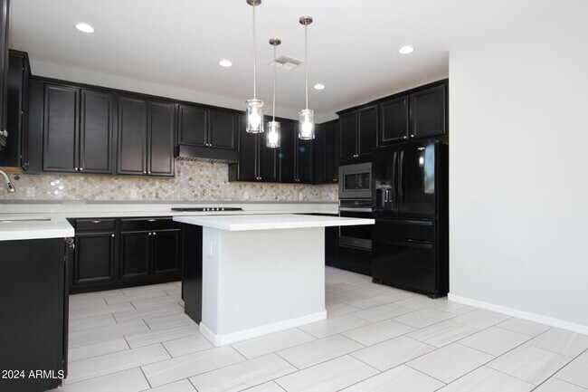 Building Photo - 2092 E Lantana Dr