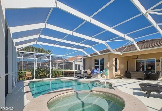 Foto del edificio - 16320 Willowcrest Way