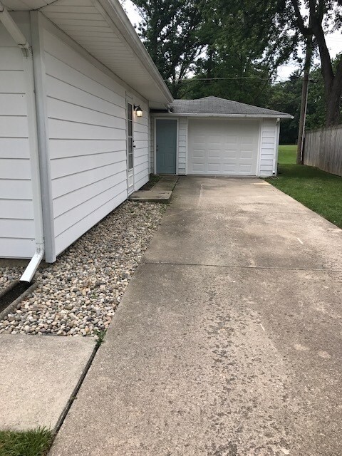 Building Photo - Beautiful 4 Bedroom Home in Quiet Neighbor...