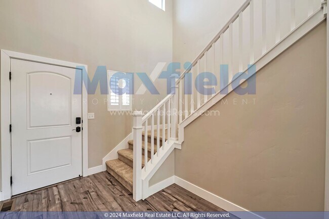 Foto del edificio - No Rent Increase Guaranteed! 4BD 3.5BA 2 G...