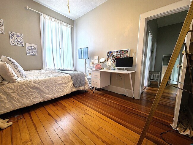 Foto del edificio - 554 E 4th St