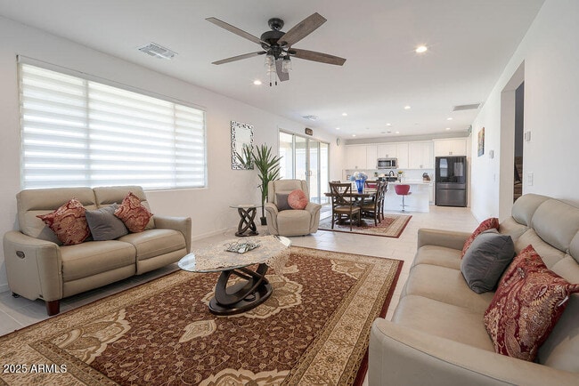 Foto del edificio - 2820 N 196th Dr