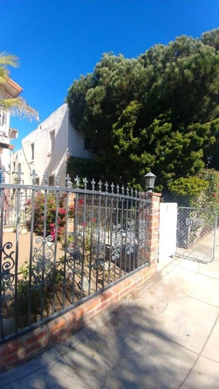 Primary Photo - 31 1/2 Clubhouse Ave