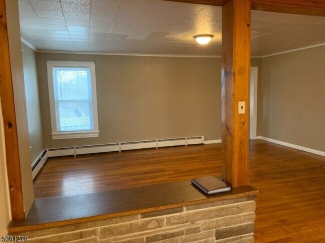 Building Photo - 43 Linwood Ave