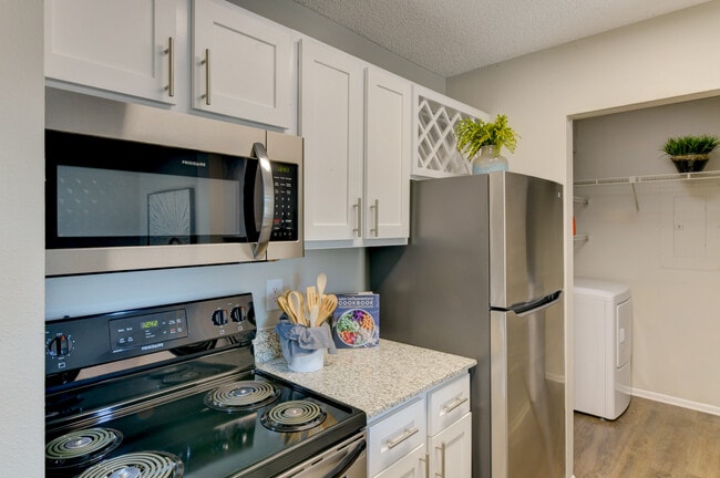 1BD, 1BA - 850SF - Kitchen - Vista at Palma Sola