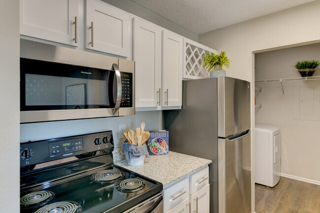 1BD, 1BA - 850SF - Kitchen - Vista at Palma Sola