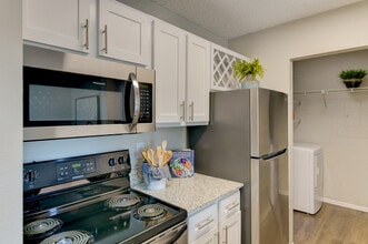 1BD, 1BA - 850SF - Kitchen - Vista at Palma Sola