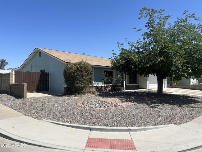 Building Photo - 14017 N 38th Dr