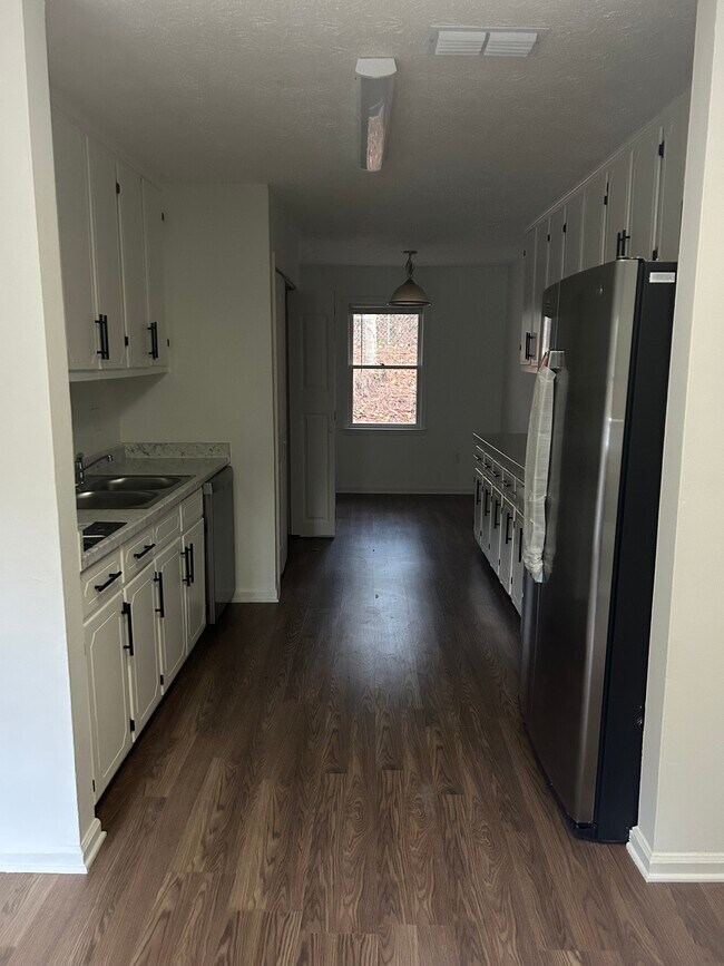 Building Photo - 212 Parkridge Dr