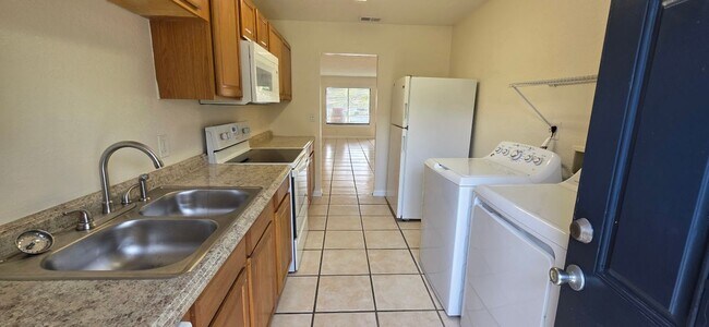 Building Photo - 605 Northlake Blvd
