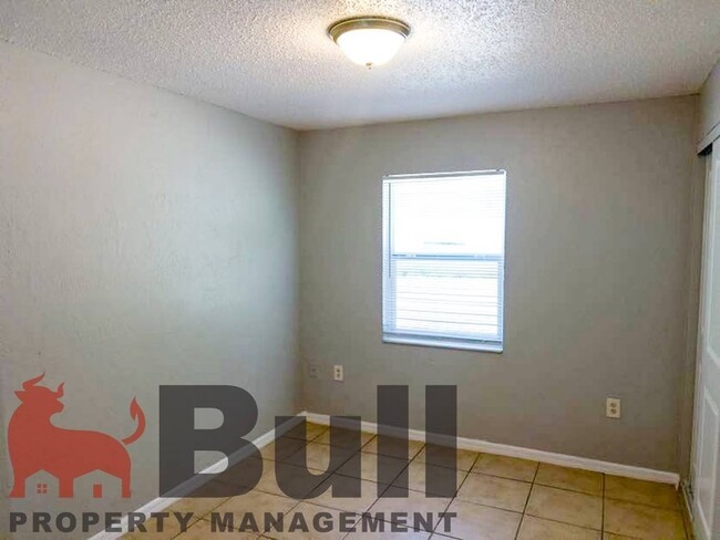 Building Photo - 1727 Birchwood Cir